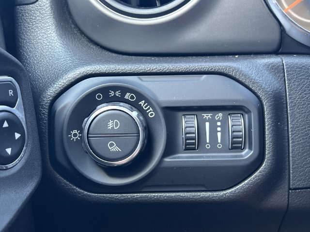 Used 2022 Jeep Gladiator Sport AWD/4WD image 29