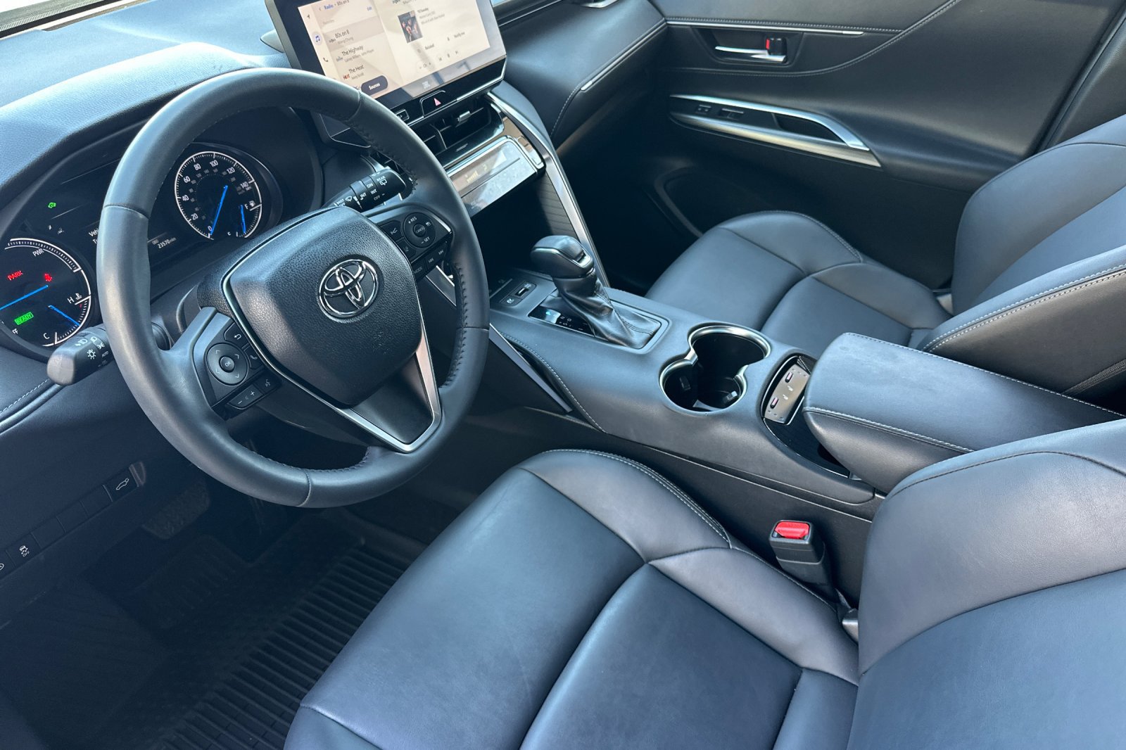 Certified 2023 Toyota Venza XLE AWD/4WD image 9