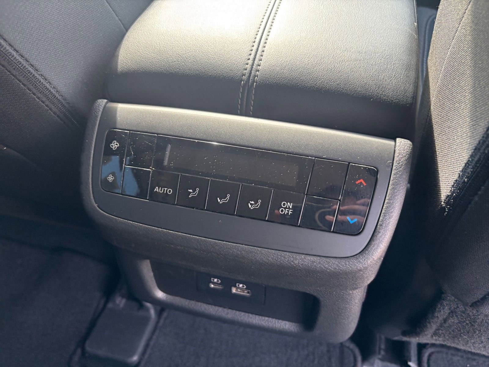 Used 2025 Nissan Pathfinder SV FWD image 24