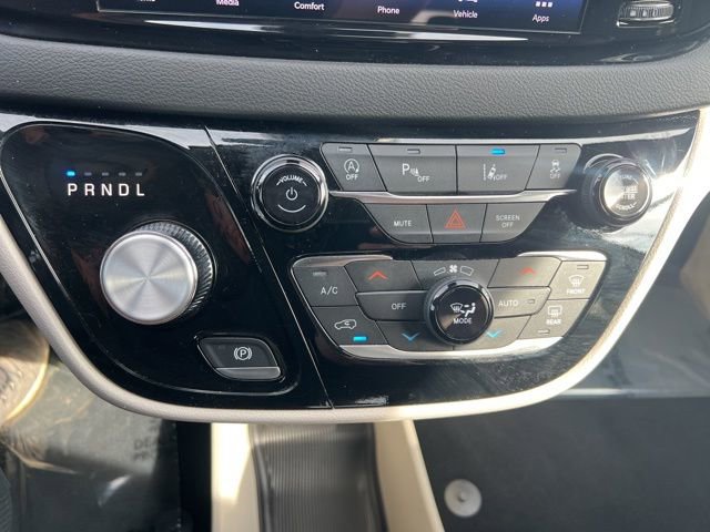 Used 2024 Chrysler Pacifica Touring-L FWD image 13