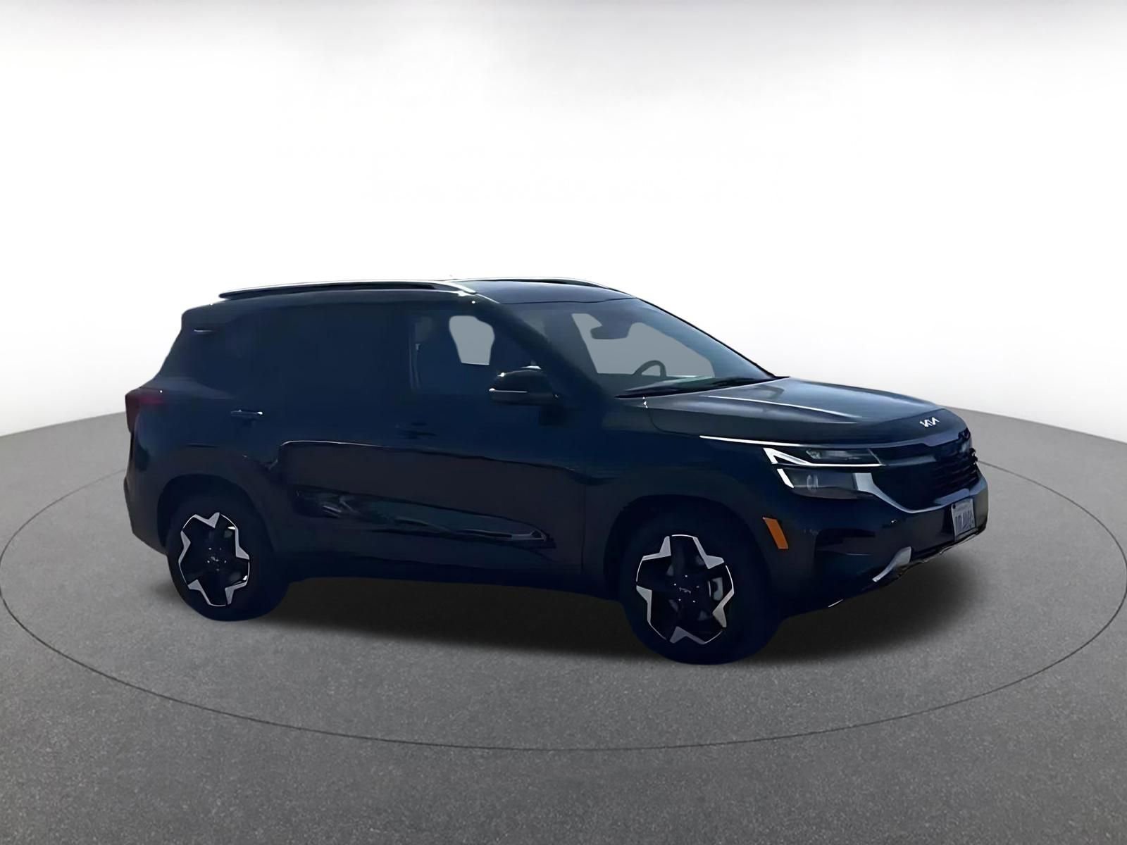 Used 2025 Kia Seltos S FWD image 2