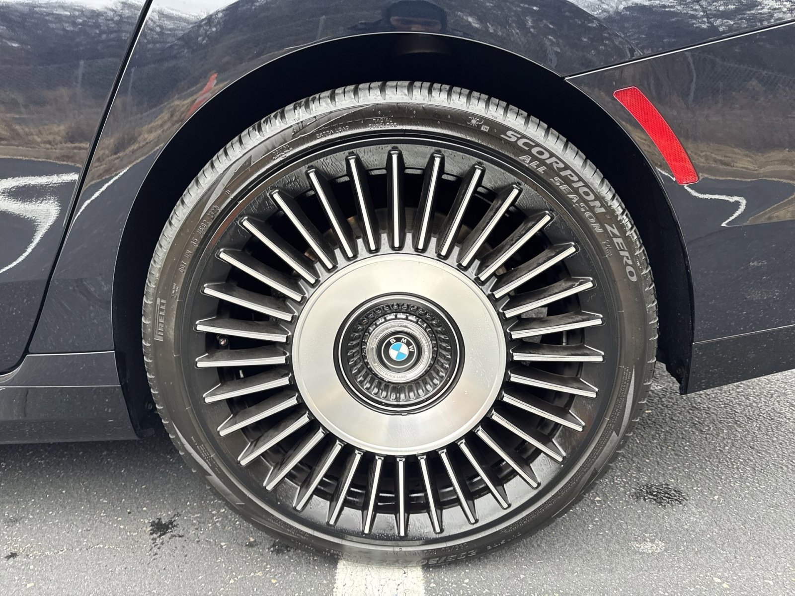 Used 2023 BMW 760i xDrive image 26