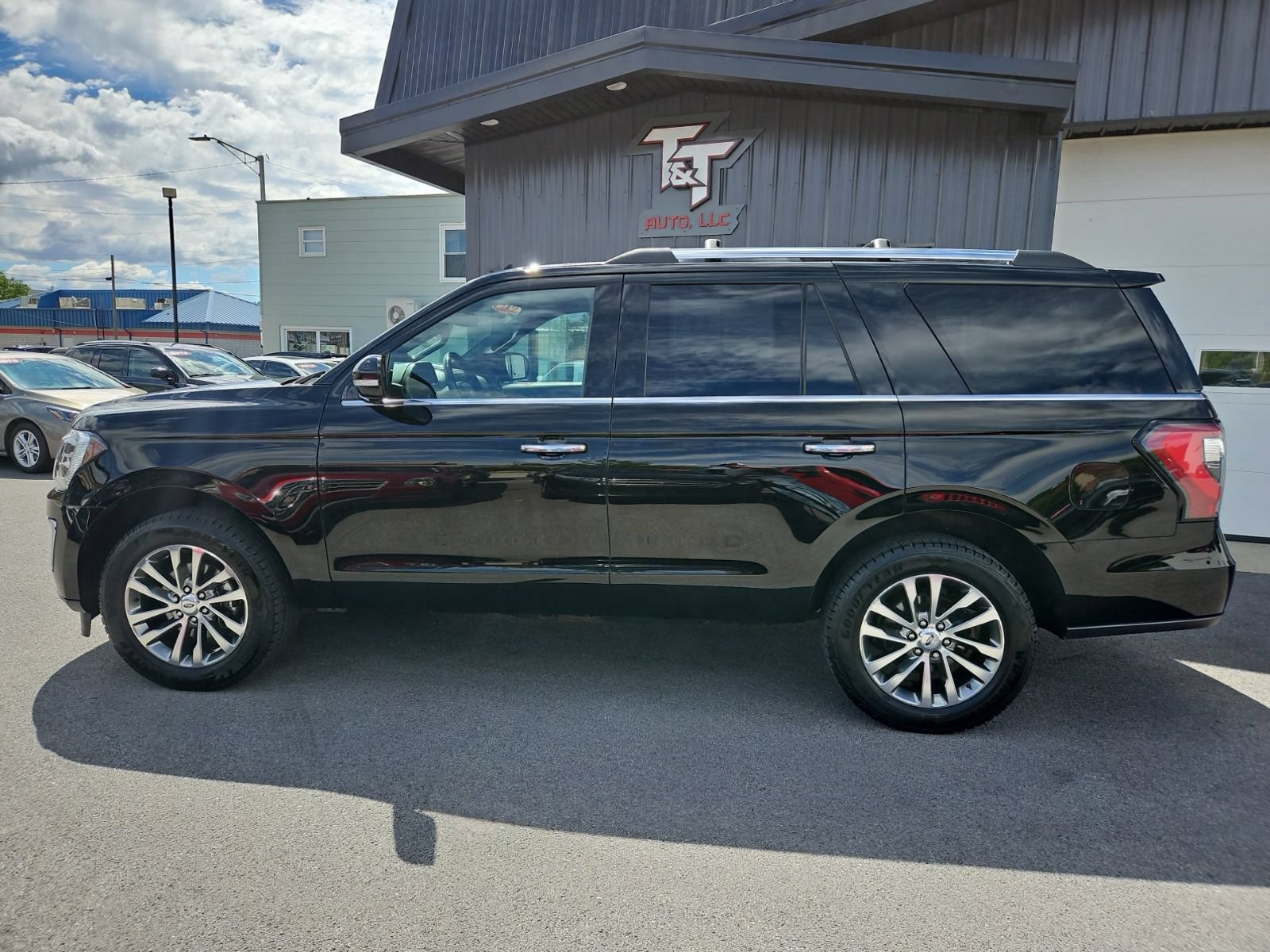 Used 2018 Ford Expedition Limited w/ Equipment Group 301A AWD/4WD image 3