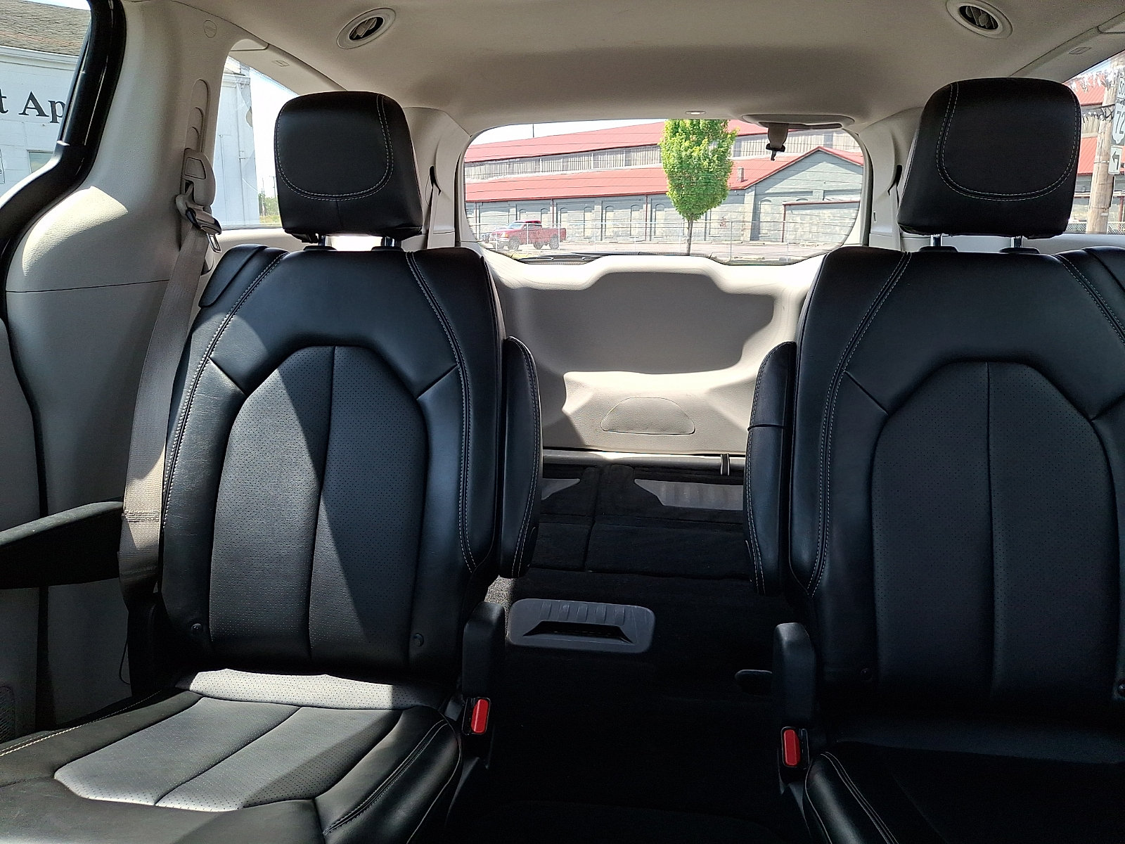 Used 2024 Chrysler Pacifica Touring-L FWD image 28
