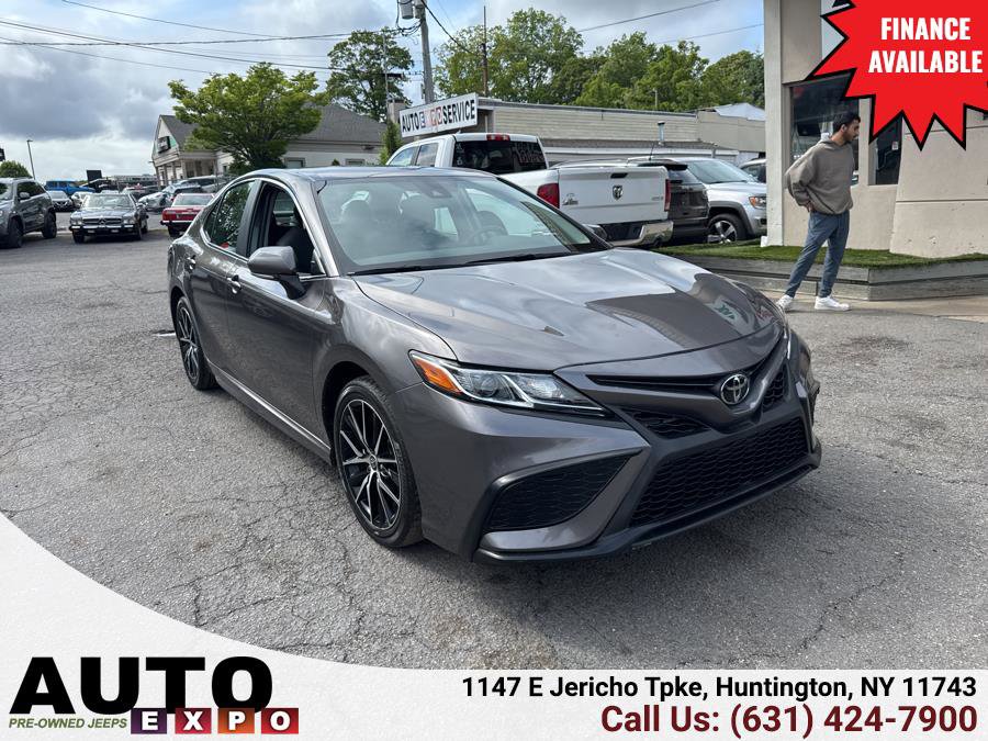 Used 2024 Toyota Camry SE image 1