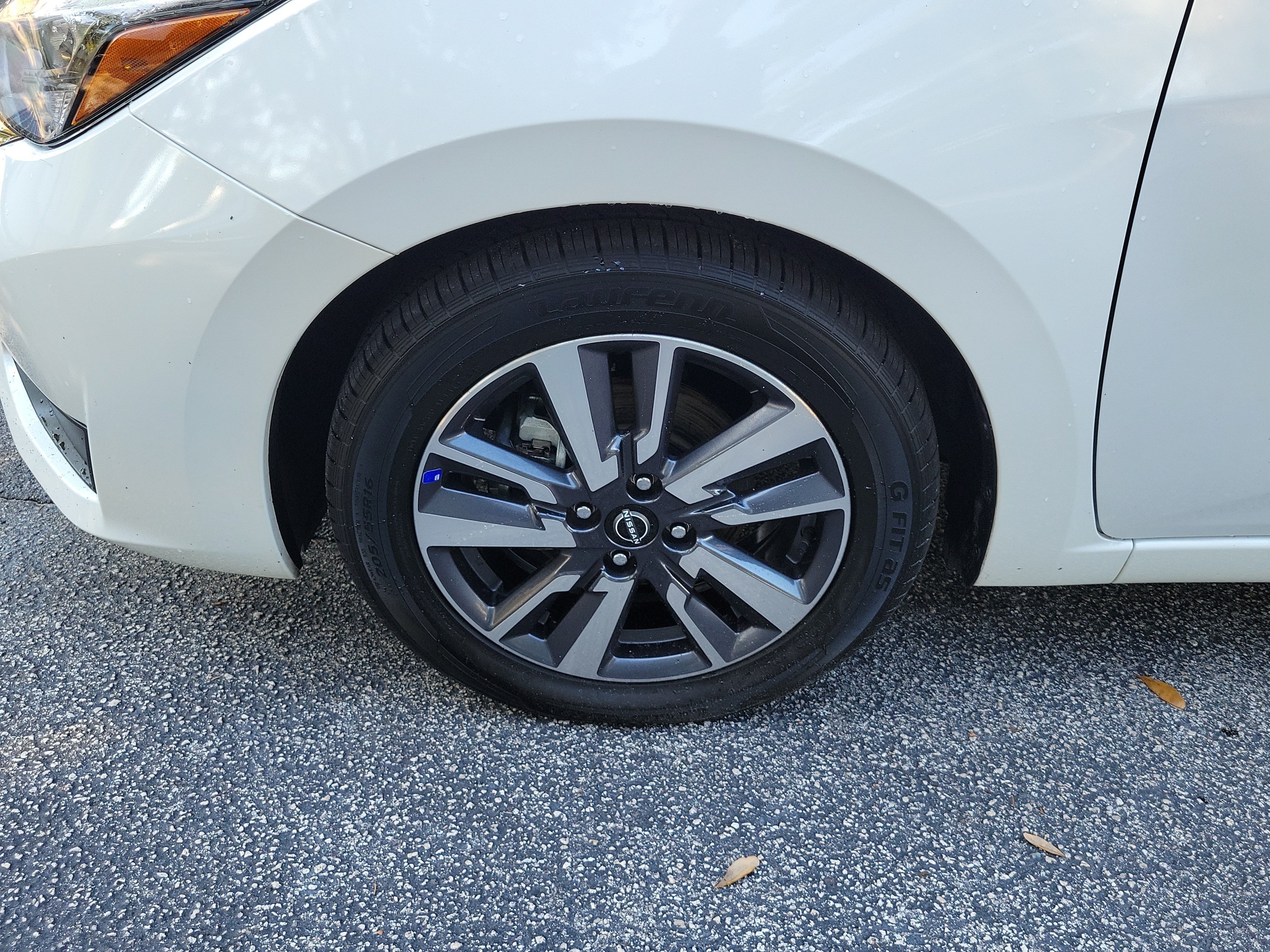 Certified 2025 Nissan Versa SV FWD image 4