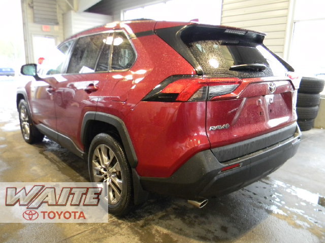 Used 2020 Toyota RAV4 XLE Premium AWD/4WD image 4