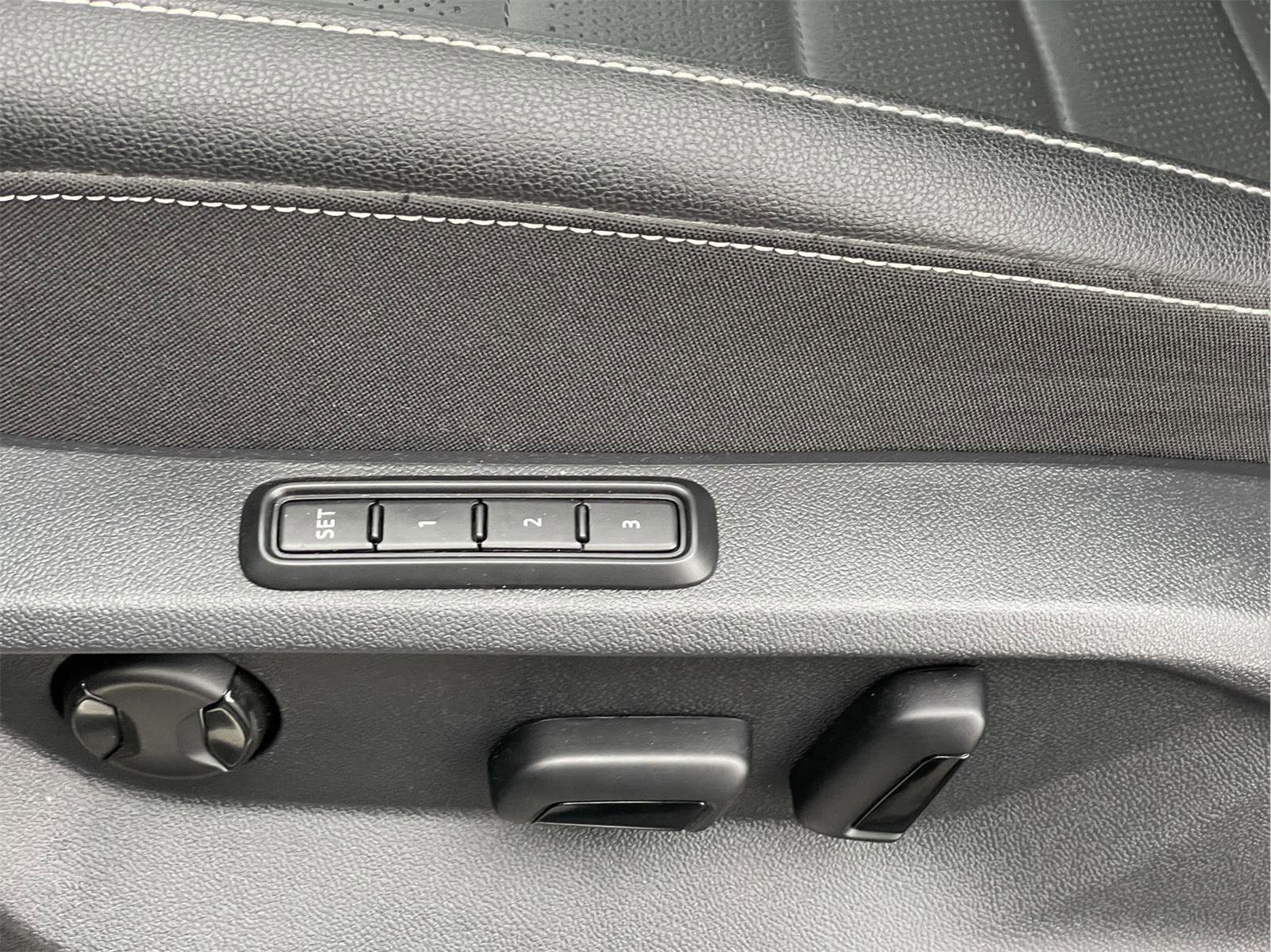 Used 2025 Volkswagen Atlas SEL image 25