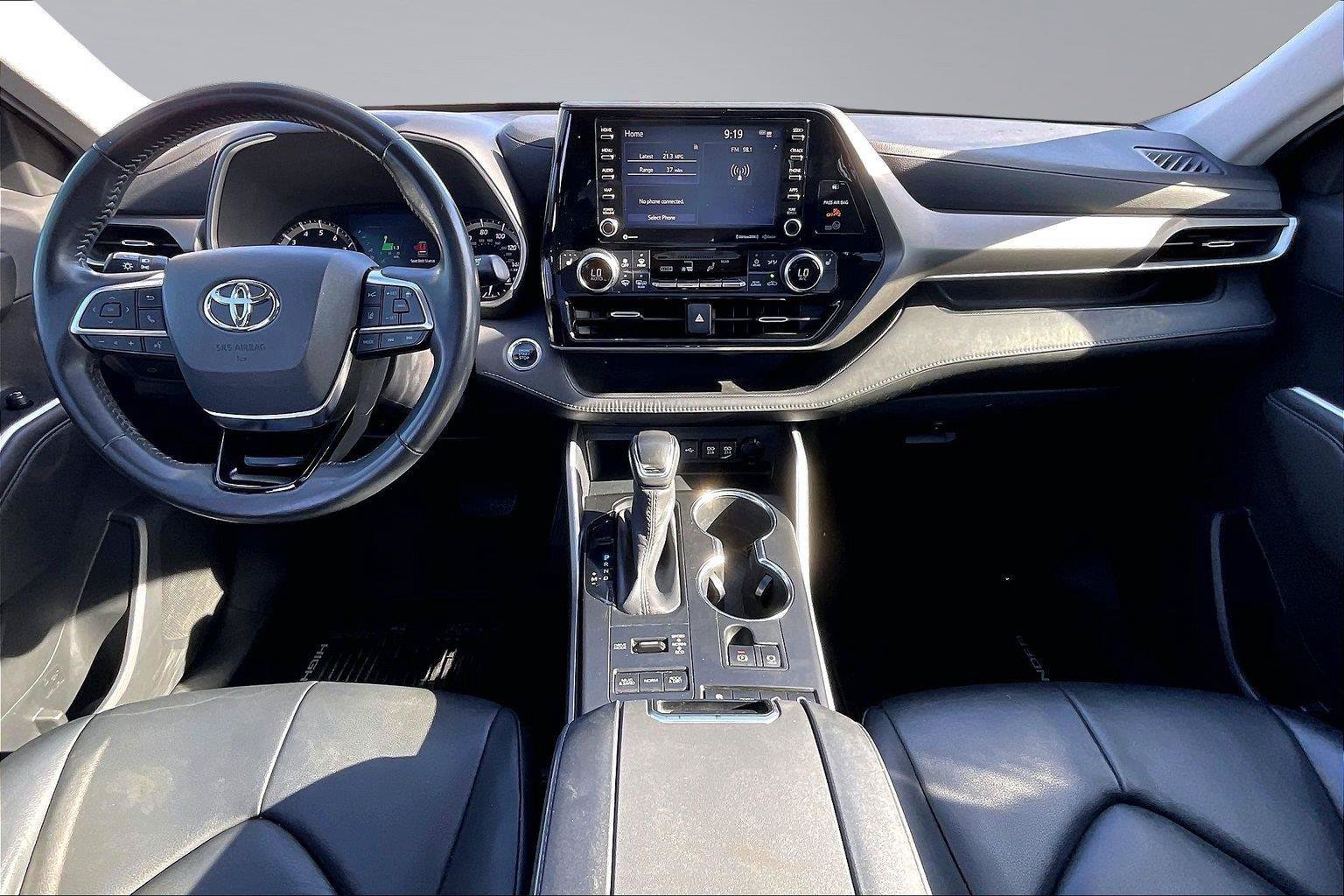 Used 2020 Toyota Highlander XLE AWD/4WD image 17