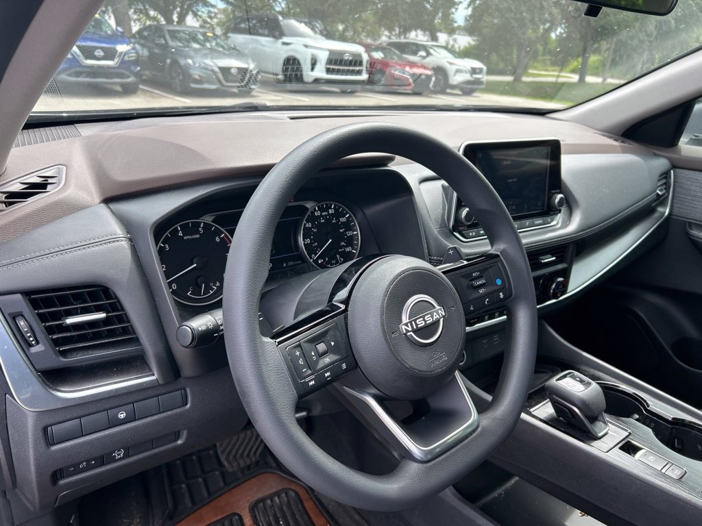 Certified 2023 Nissan Rogue SV FWD image 23