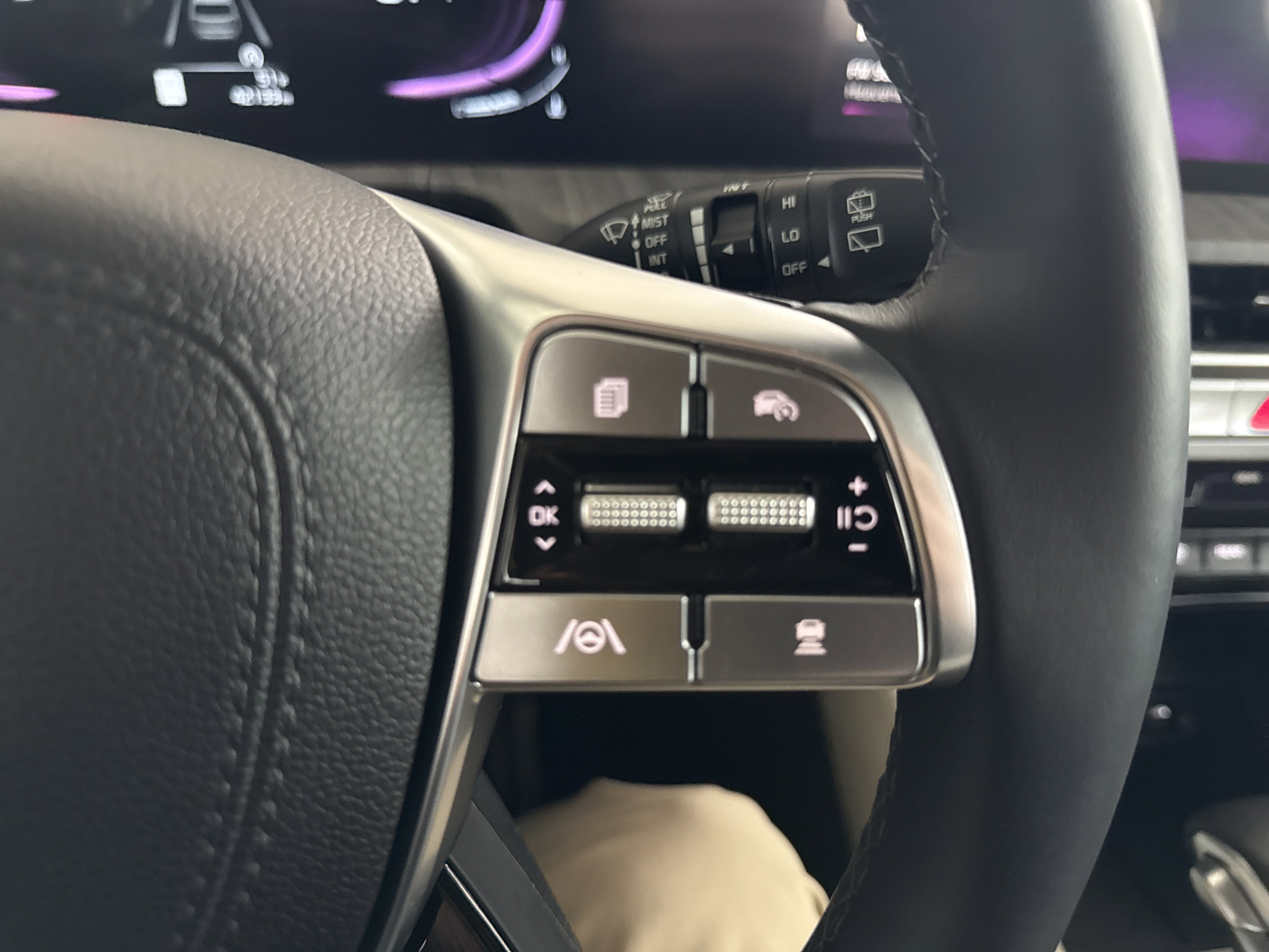 Used 2023 Kia Telluride EX w/ EX Captain's Chair Package image 21