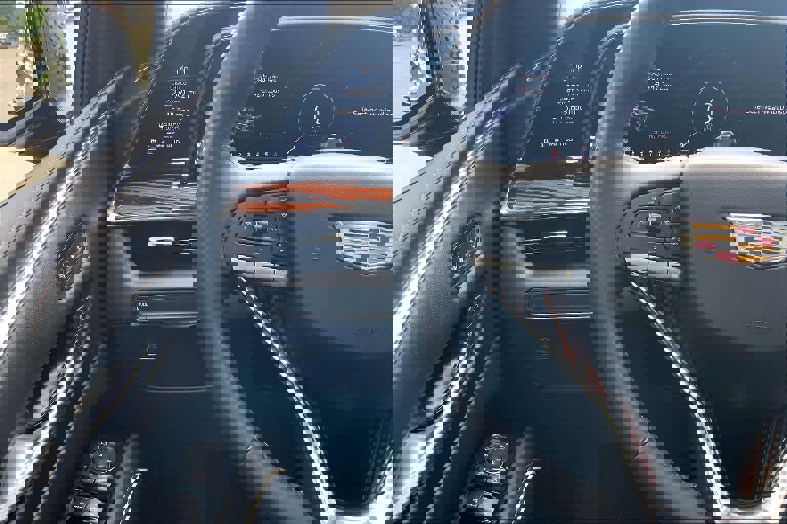 Used 2024 Cadillac Escalade Premium Luxury RWD image 21