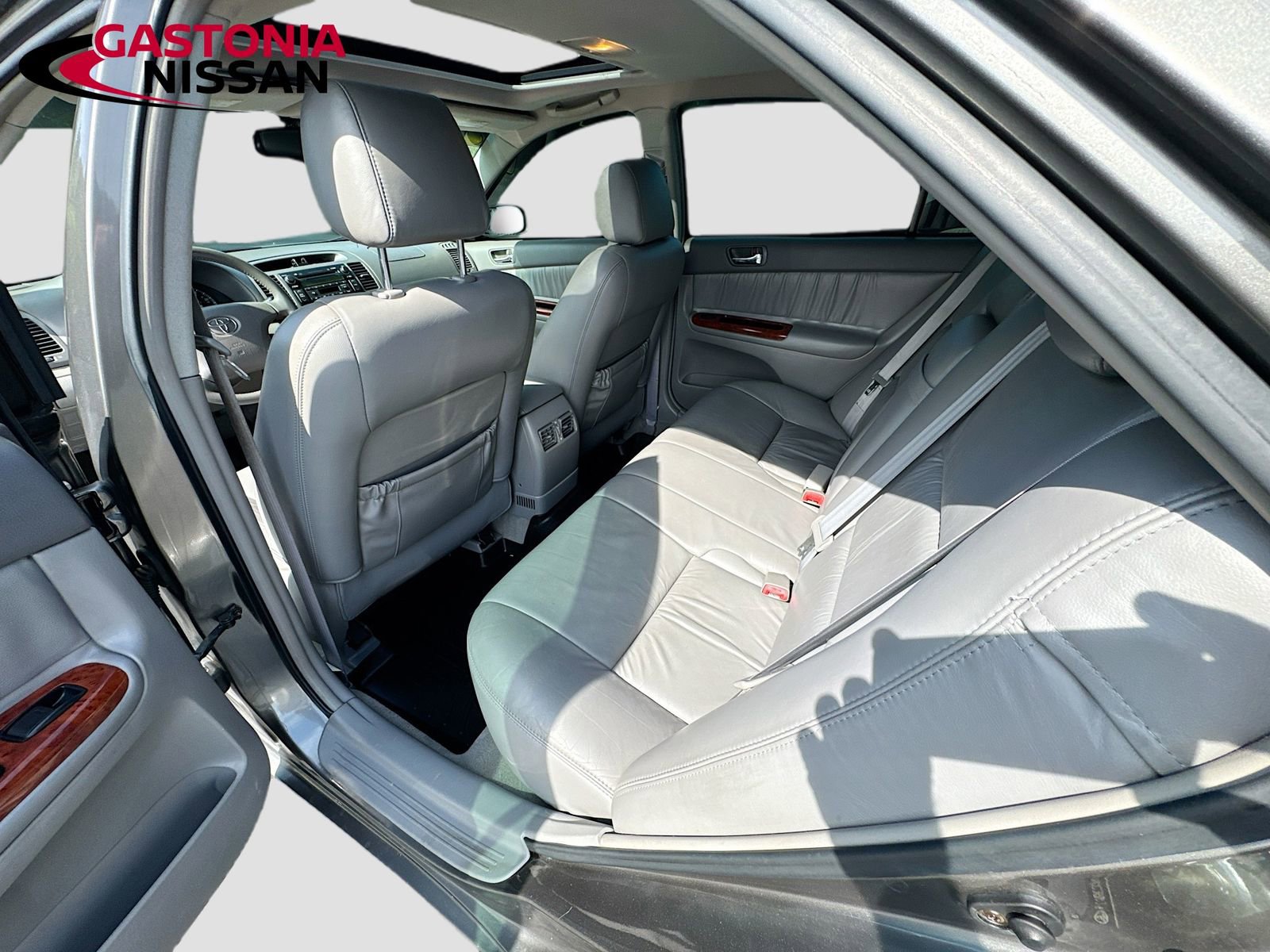 Used 2004 Toyota Camry XLE FWD image 30