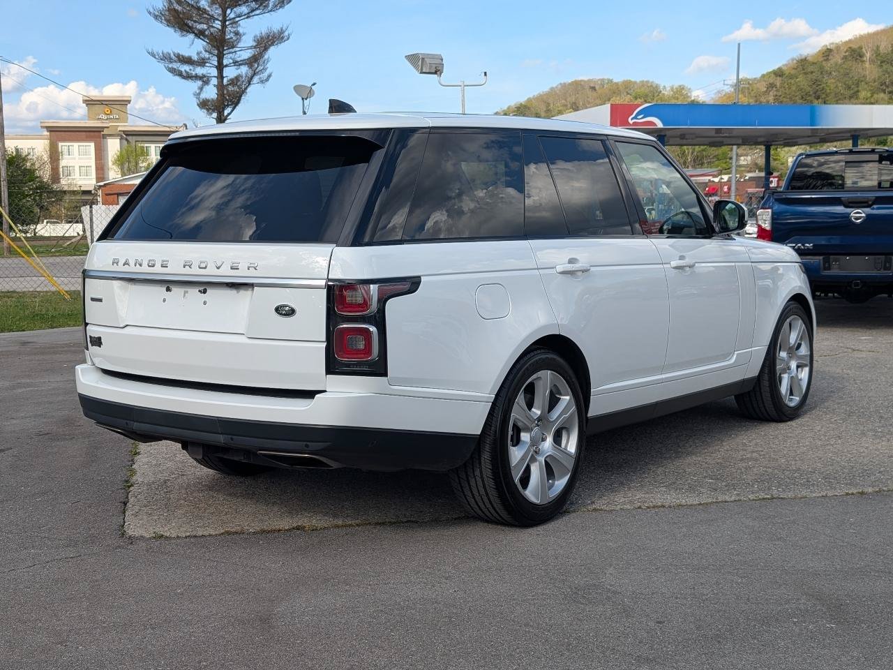 Used 2019 Land Rover Range Rover Supercharged AWD/4WD image 3