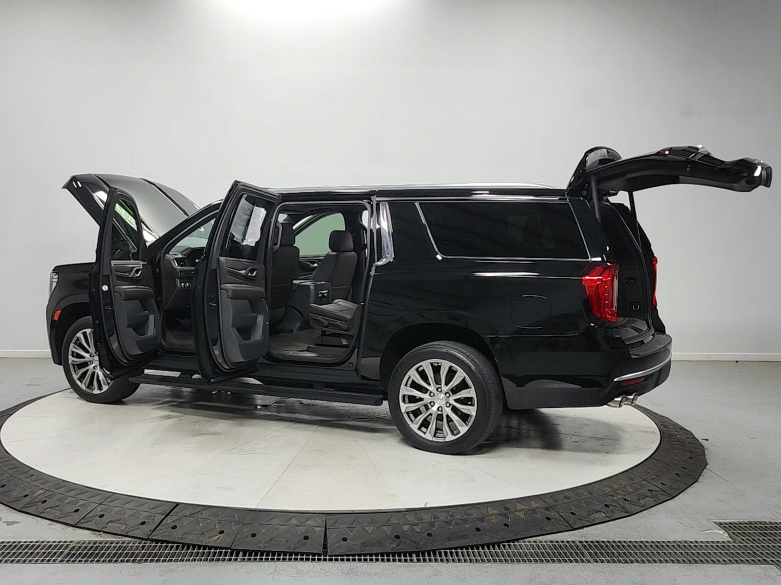 Used 2021 GMC Yukon XL Denali AWD/4WD image 13