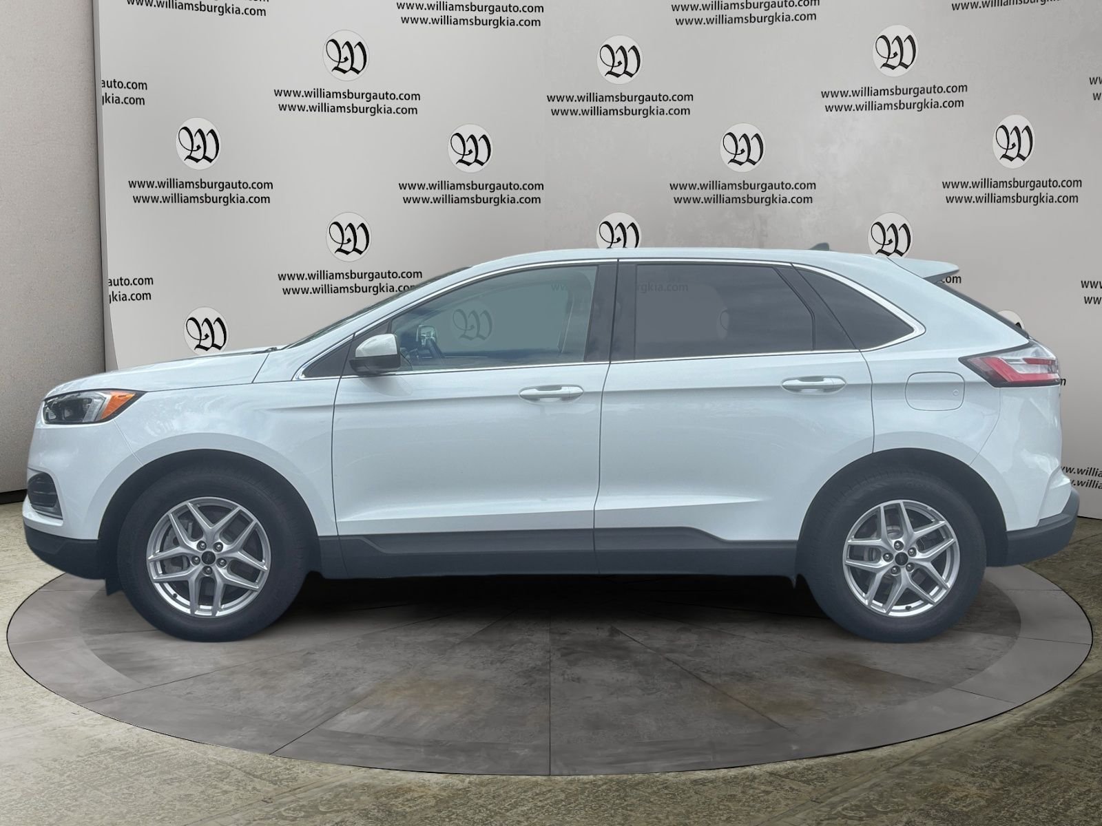 Used 2024 Ford Edge SEL AWD/4WD image 2