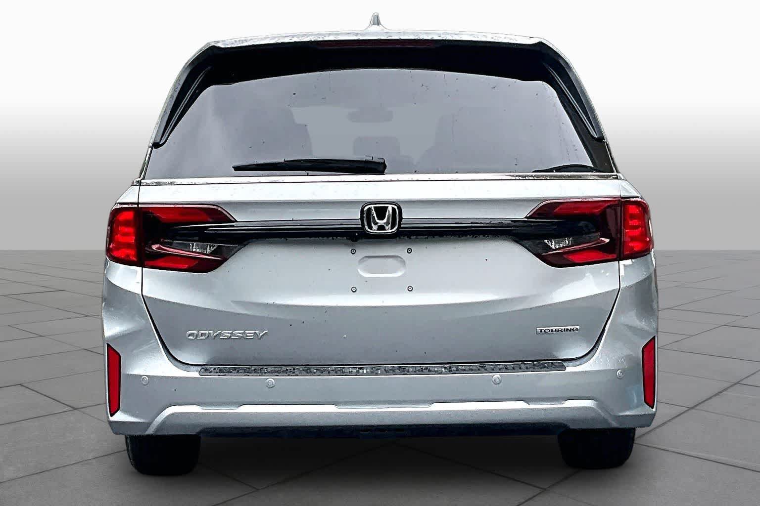 New 2026 Honda Odyssey Touring image 4