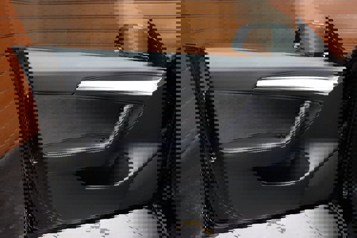 Used 2023 Tesla Model 3 Standard Range image 38