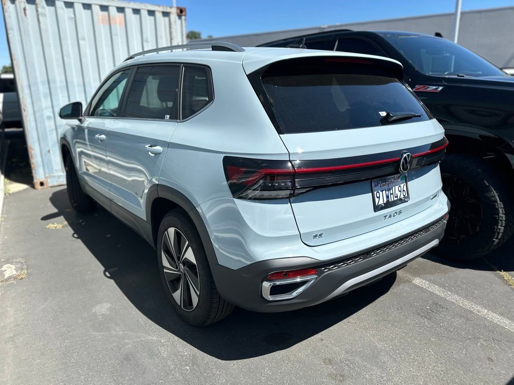 Used 2026 Volkswagen Taos SE AWD/4WD image 2