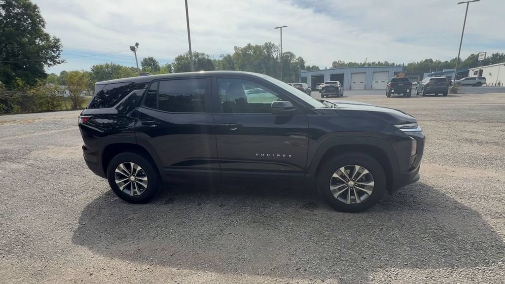 Used 2026 Chevrolet Equinox LT FWD image 9