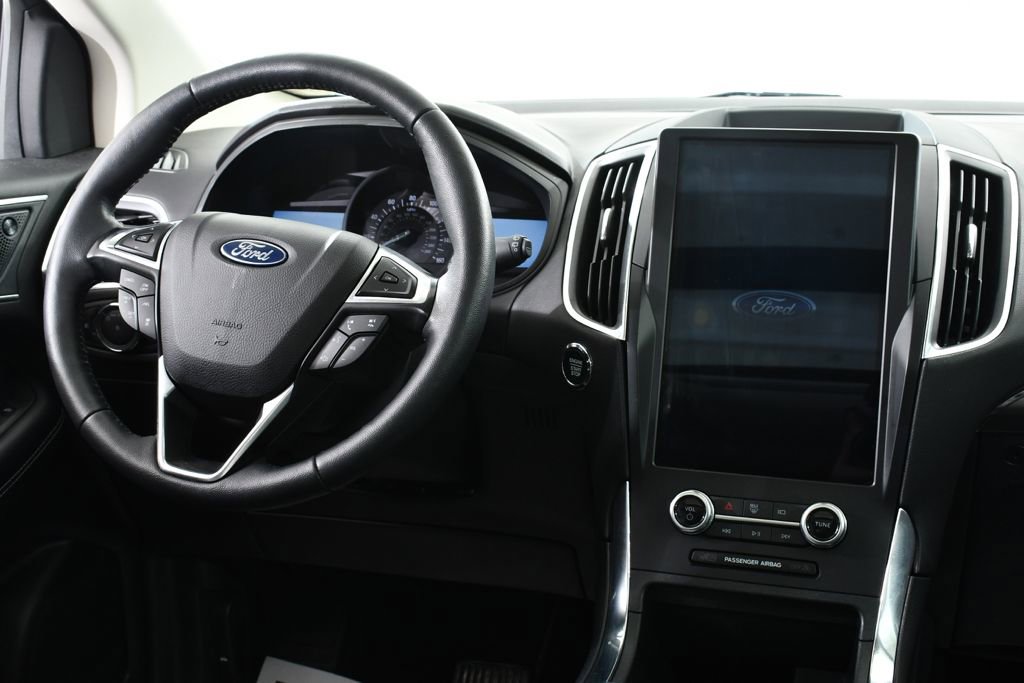 Used 2024 Ford Edge Titanium w/ Equipment Group 301A image 8
