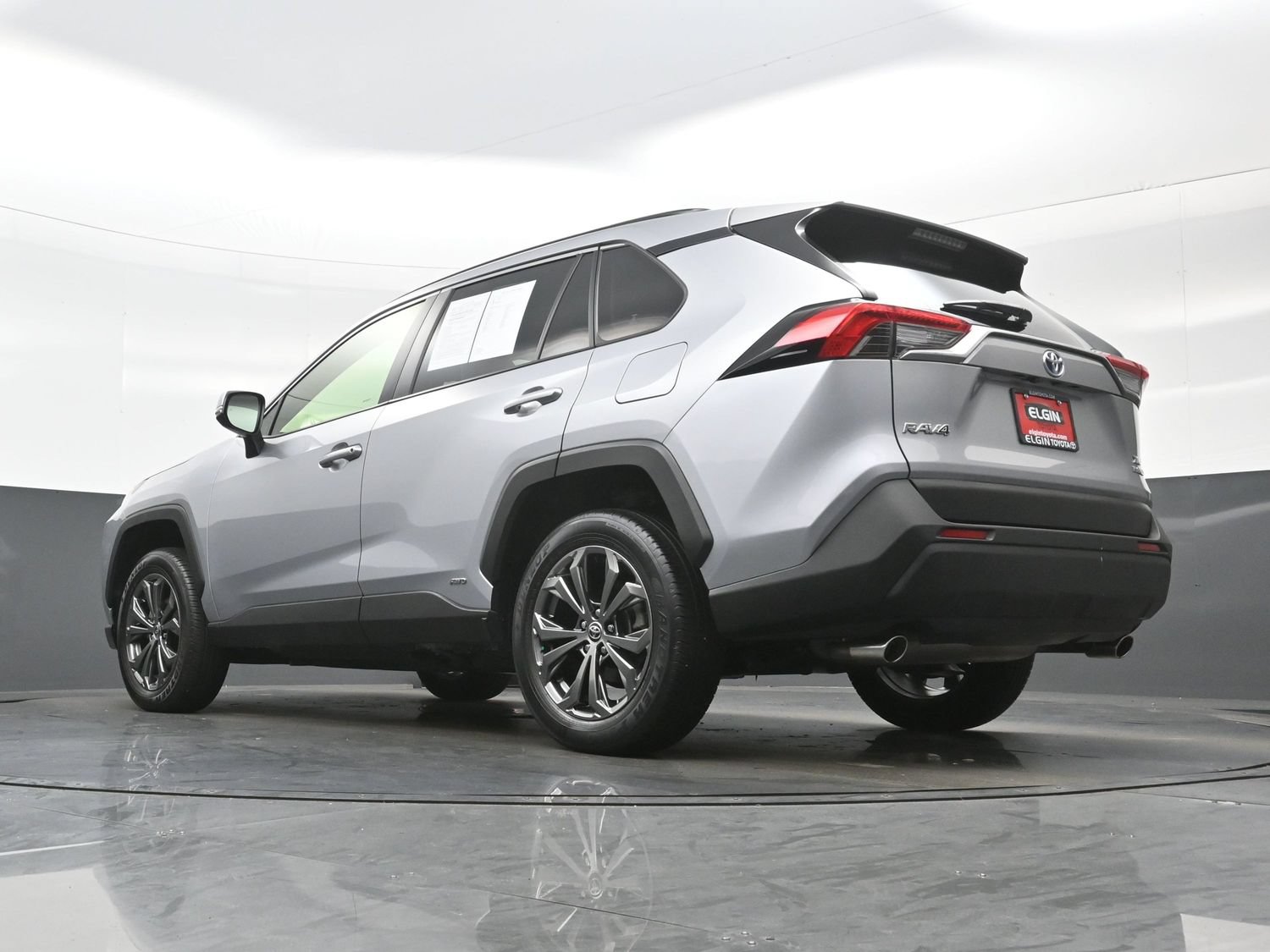 Used 2023 Toyota RAV4 XLE Premium AWD/4WD image 32