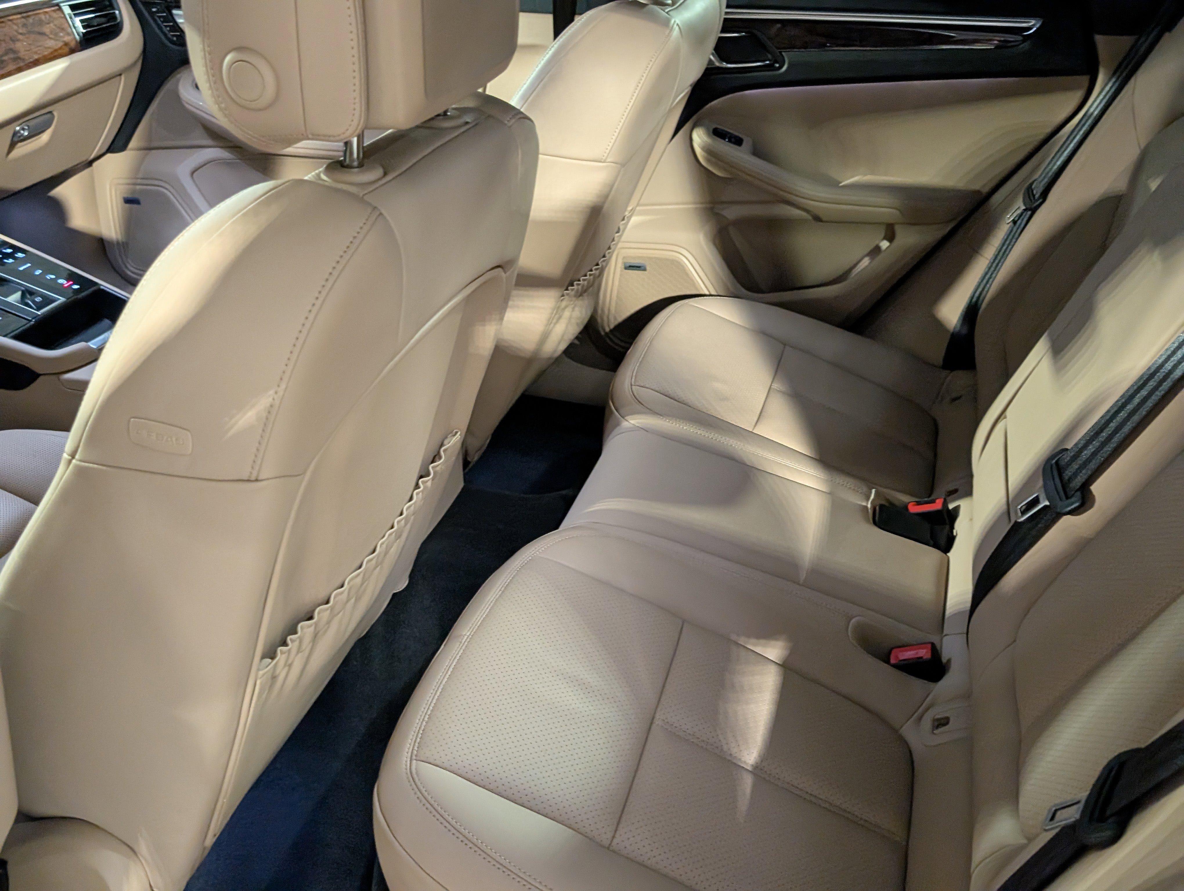 Certified 2022 Porsche Macan image 21