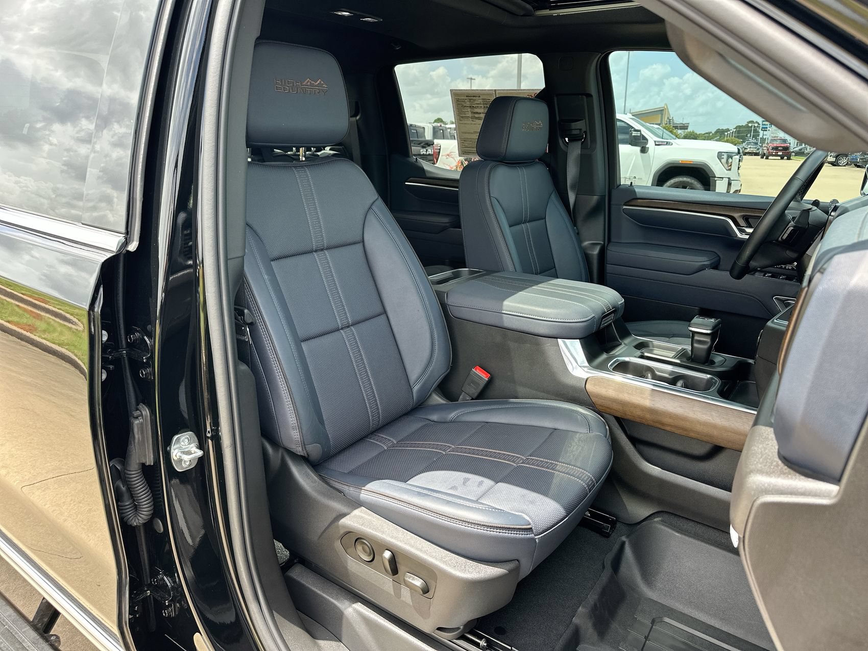 Used 2026 Chevrolet Silverado 1500 High Country AWD/4WD image 25