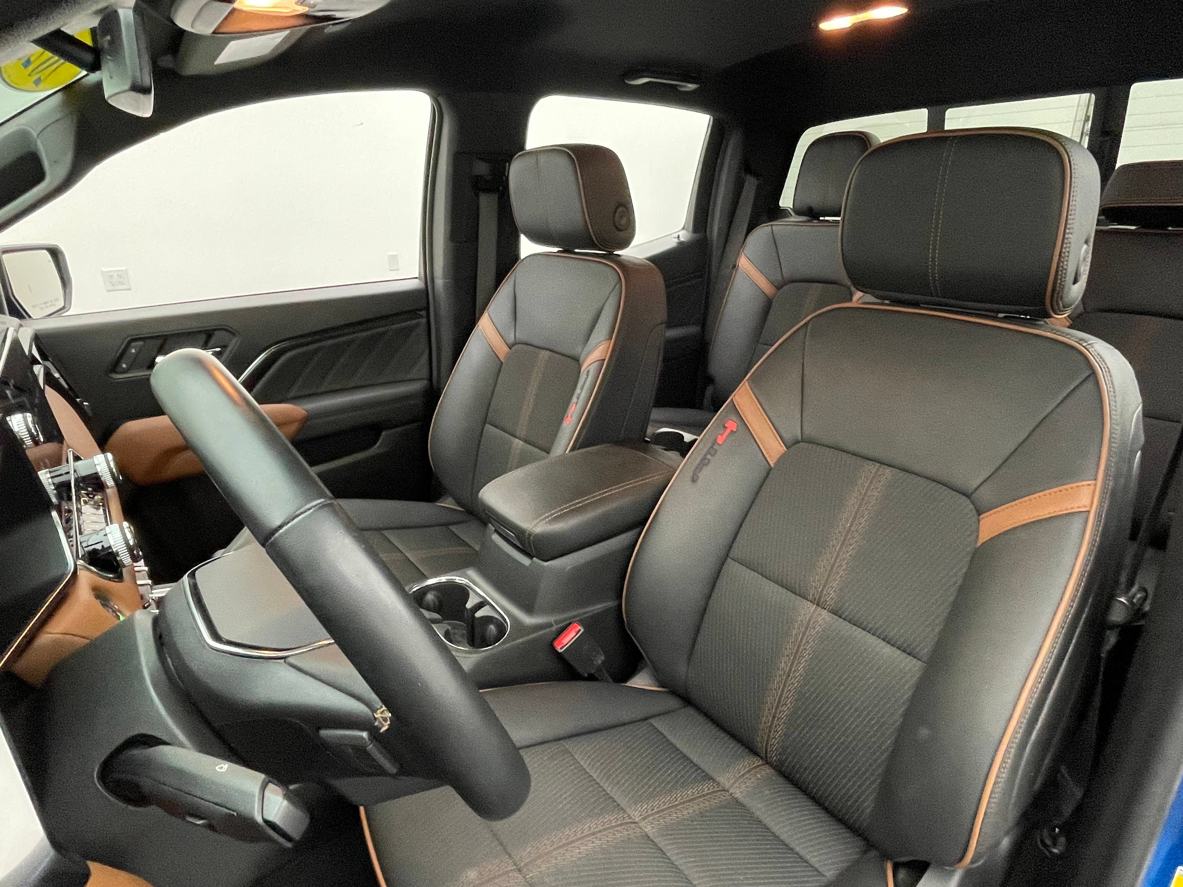 Used 2023 GMC Canyon AT4 w/ Canyon Safety Plus Package AWD/4WD image 17
