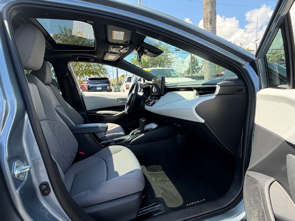Used 2023 Toyota Corolla SE w/ SE Premium Package FWD image 16
