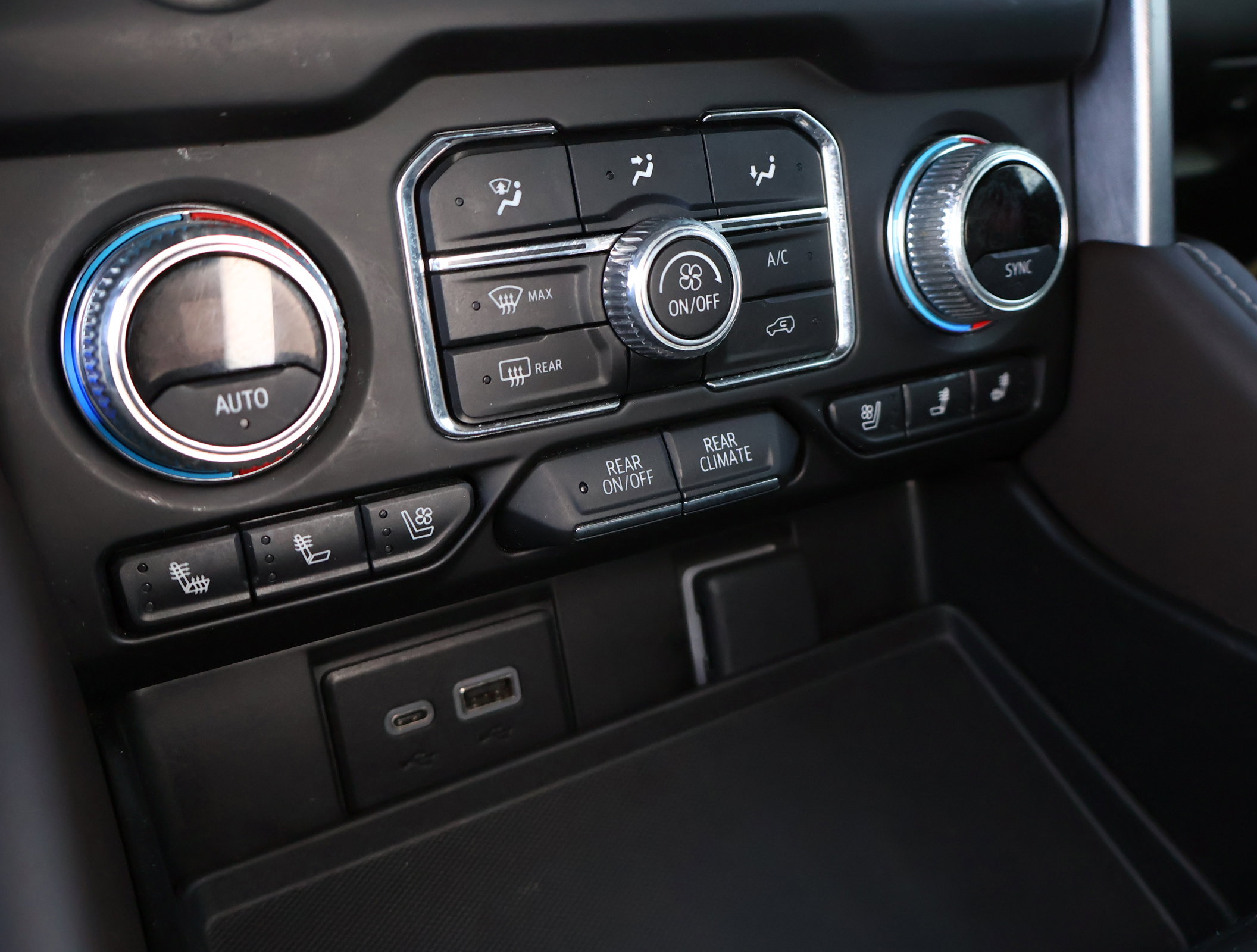 Used 2023 GMC Yukon SLT w/ SLT Premium Package image 20