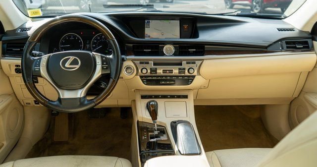 Used 2014 Lexus ES 350 w/ Luxury Package FWD image 16
