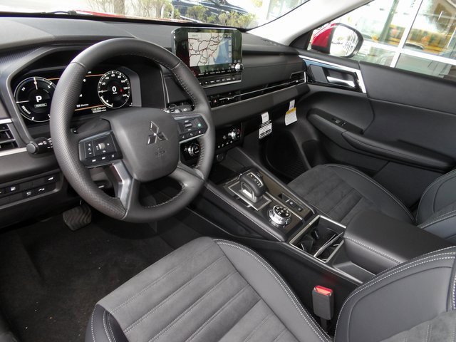 New 2025 Mitsubishi Outlander SE image 13
