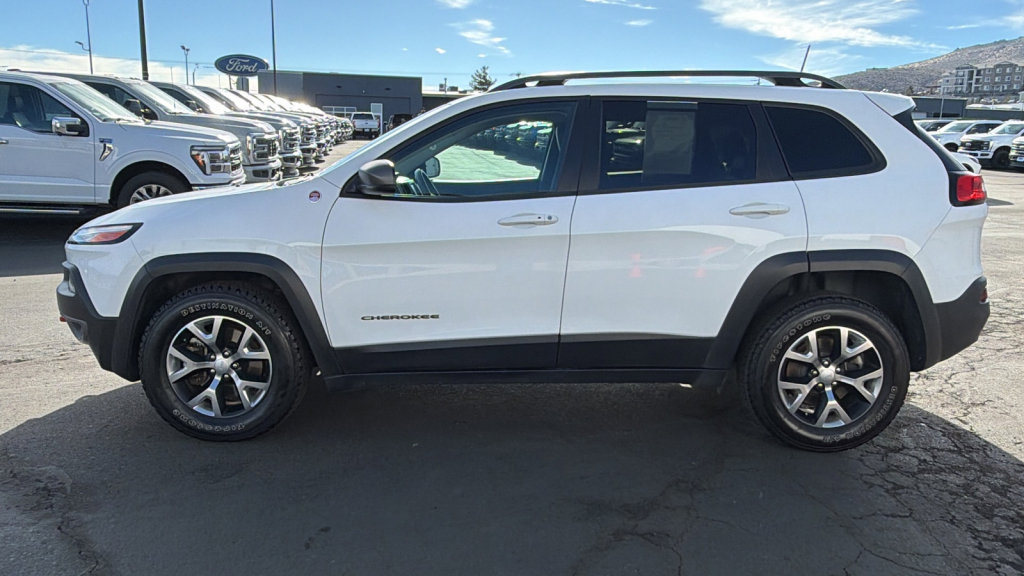Used 2017 Jeep Cherokee Trailhawk image 6
