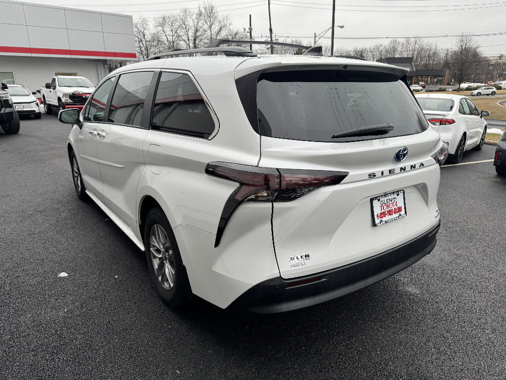 Used 2024 Toyota Sienna XLE w/ XLE Plus Package image 7