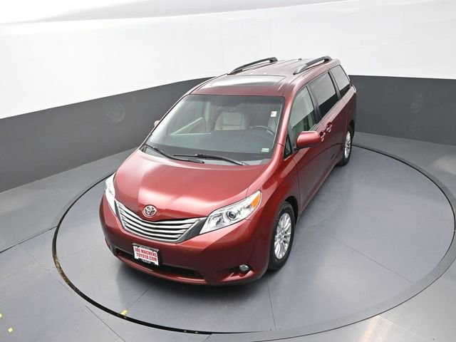 Used 2016 Toyota Sienna XLE image 19