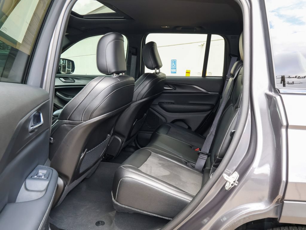 Used 2024 Jeep Grand Cherokee Altitude AWD/4WD image 16