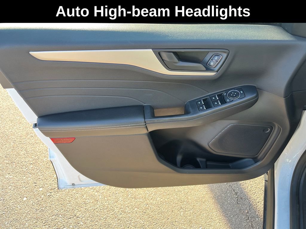 Used 2022 Ford Escape SE image 12