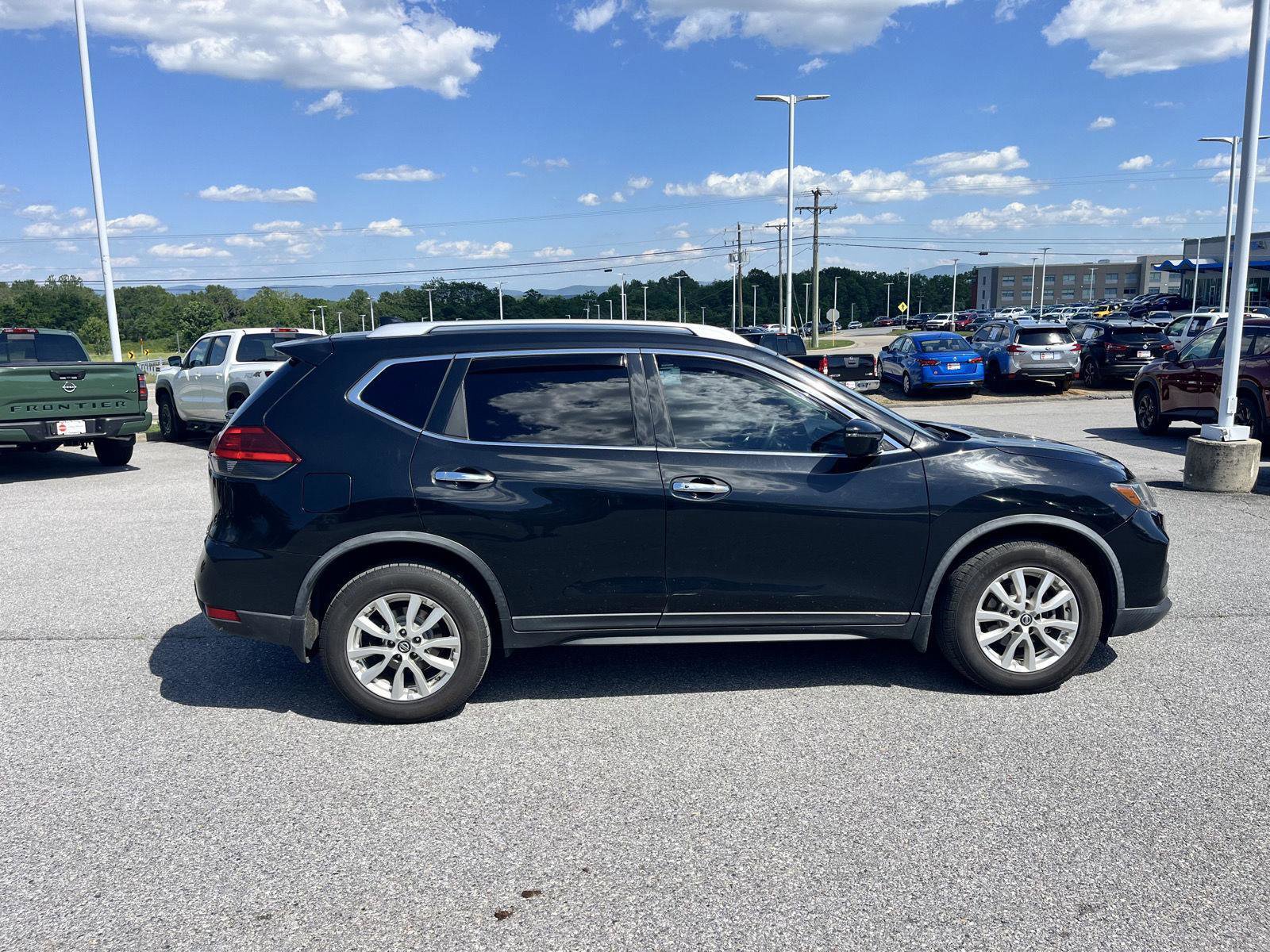 Used 2017 Nissan Rogue SV AWD/4WD image 7