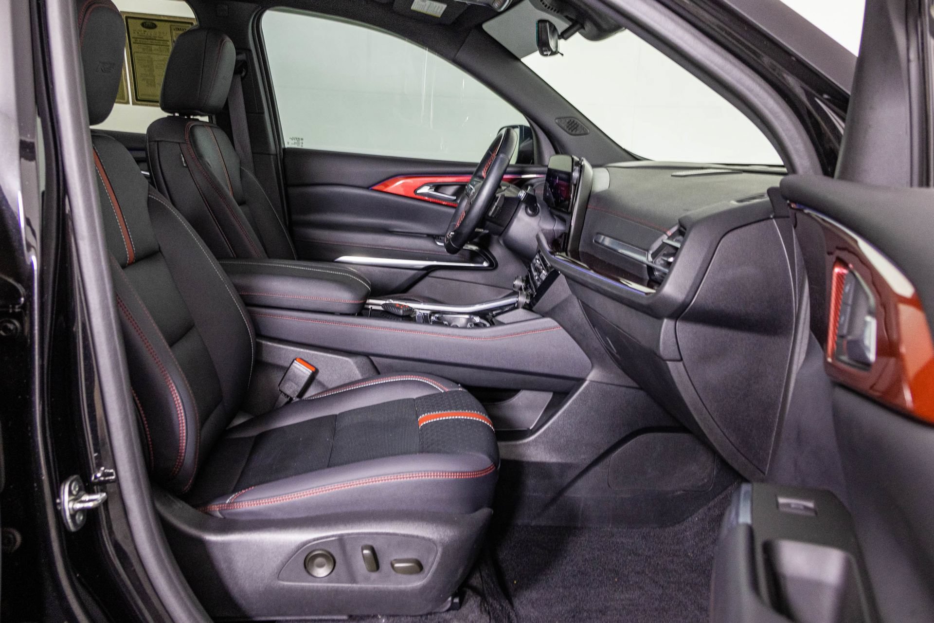 Used 2024 Chevrolet Traverse RS FWD image 52