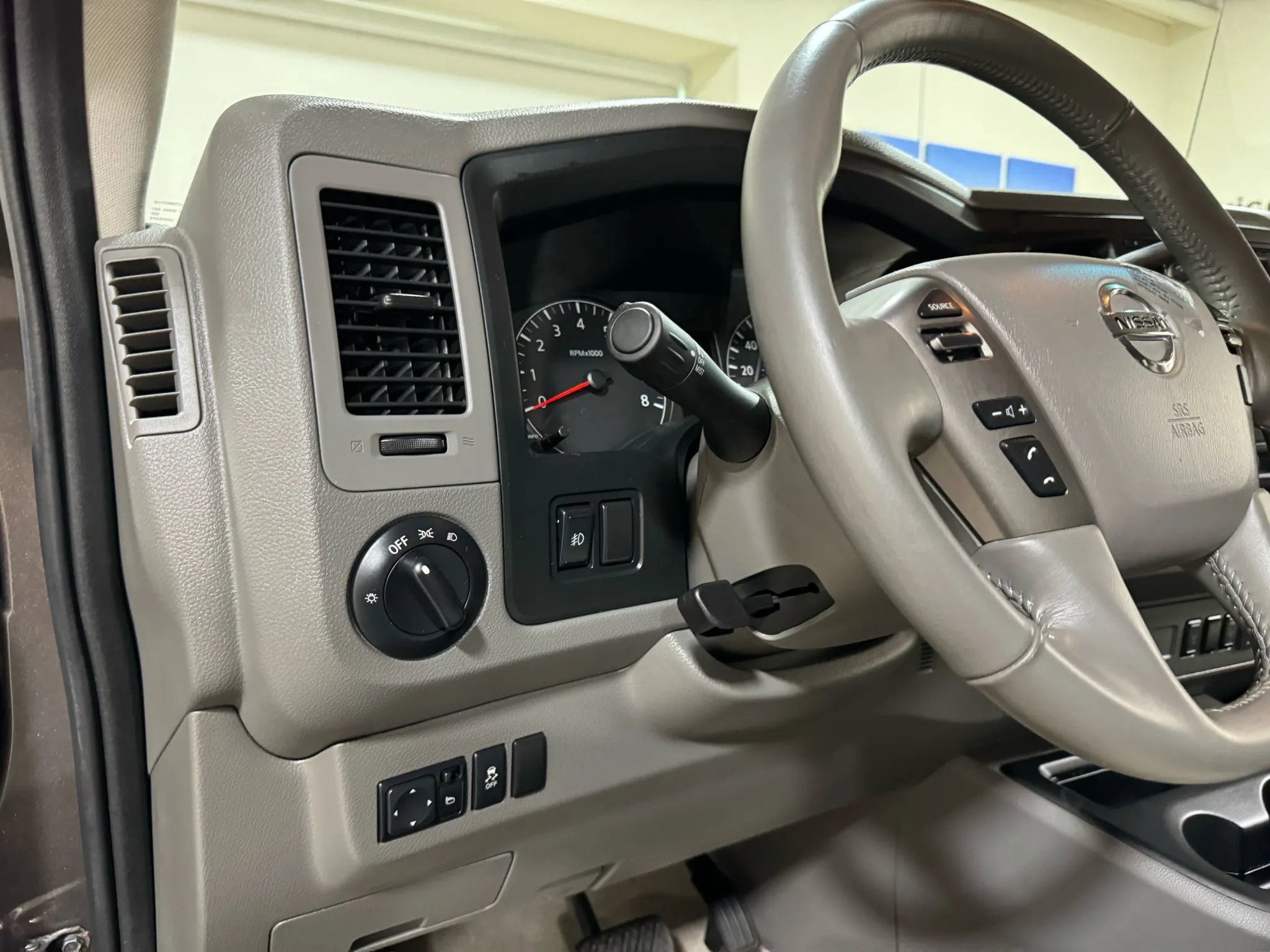 Used 2018 Nissan NV 3500 SL image 40