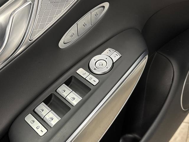 Used 2025 Genesis GV70 2.5T w/ Select Package image 28