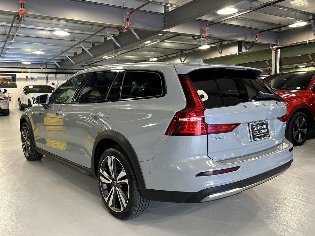 Certified 2024 Volvo V60 B5 Cross Country Plus w/ Protection Package Premier image 4