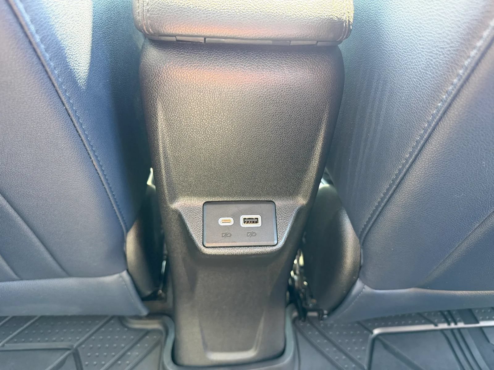 Used 2022 Chevrolet Bolt EUV Premier w/ Launch Edition FWD image 29