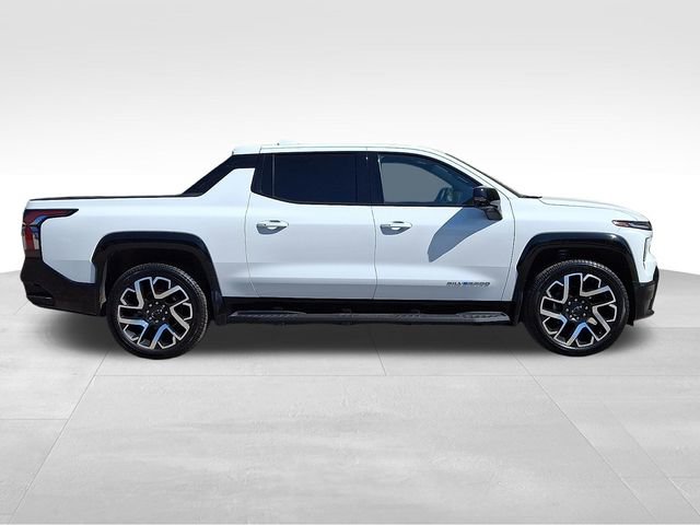 Used 2024 Chevrolet Silverado EV RST AWD/4WD image 9