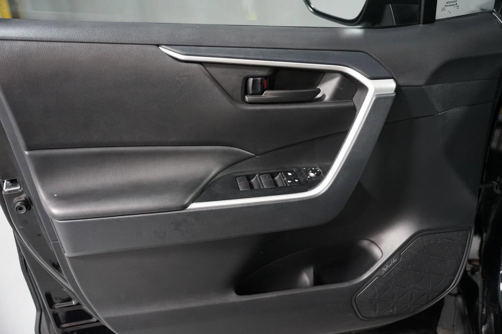 Certified 2024 Toyota RAV4 LE FWD image 28