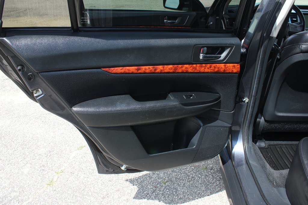 Used 2011 Subaru Outback 2.5i Limited AWD/4WD image 36