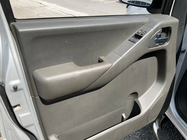 Used 2012 Nissan Frontier SV AWD/4WD image 6