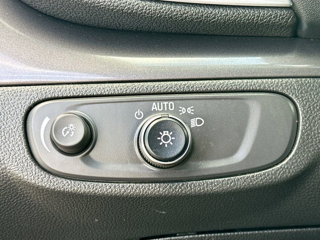 Used 2021 Buick Encore Preferred image 11