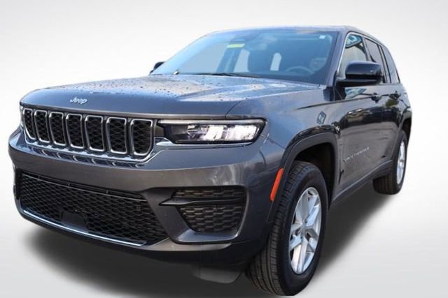 Used 2023 Jeep Grand Cherokee Laredo image 6